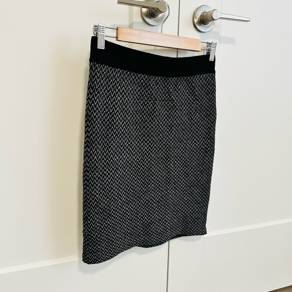 Lord and Taylor 100% merino wool mini skirt in great condition Size XS - Picture 3 of 4